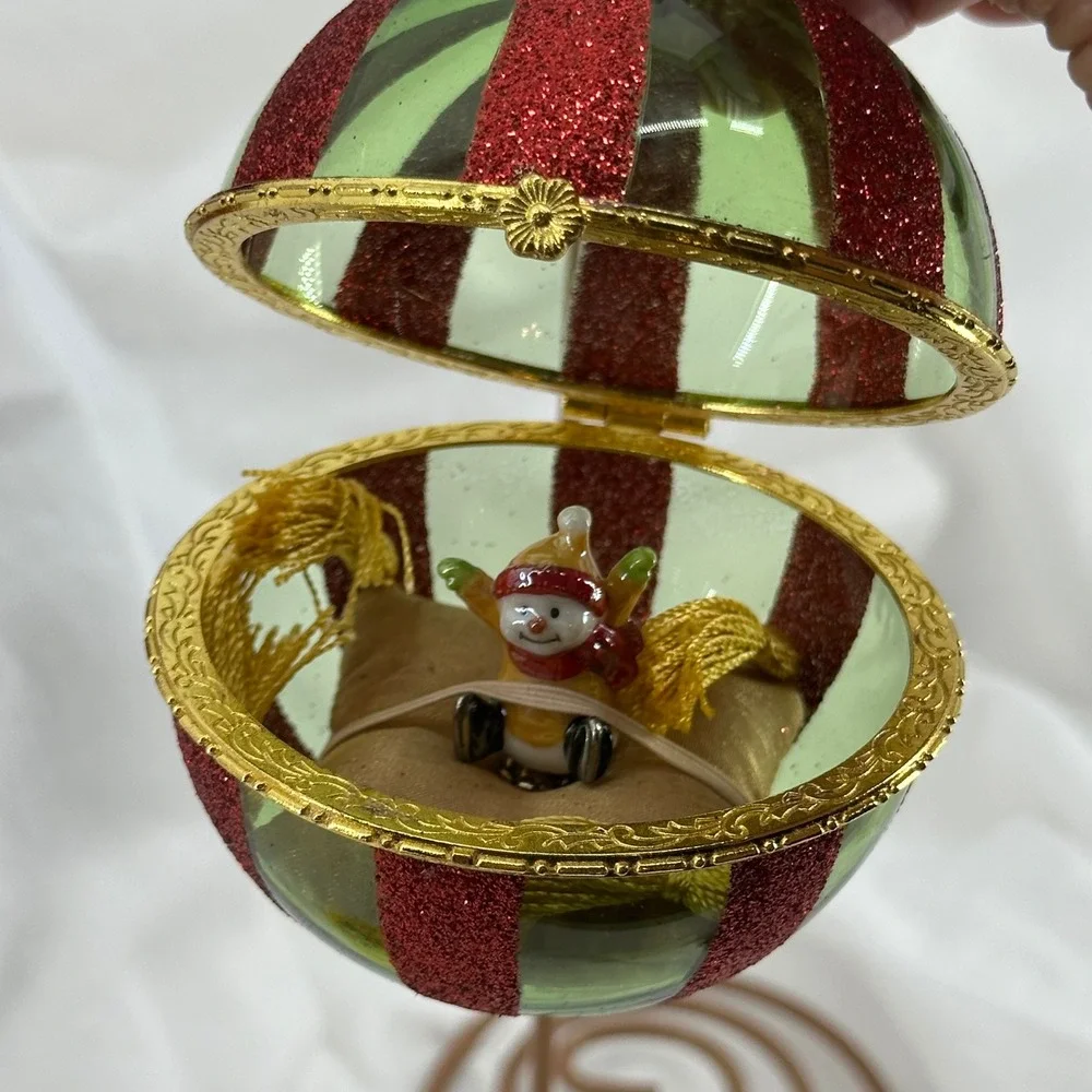 Waterford Holiday Heirlooms North Pole Treasures Box- Ornament * Crack in Glass